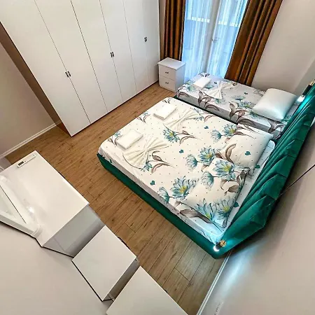 Botanical Breeze Apartment *