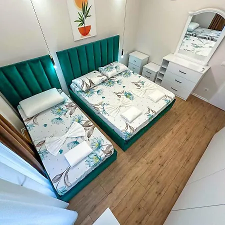 Botanical Breeze Apartment *