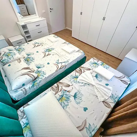 Botanical Breeze Apartment *