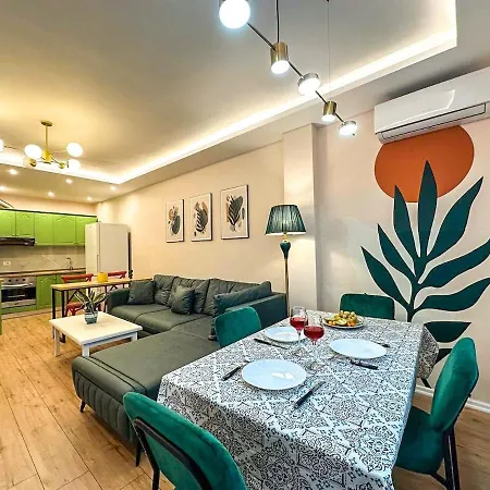 Botanical Breeze Apartment