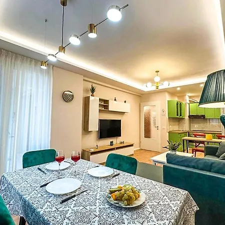 Botanical Breeze Apartment