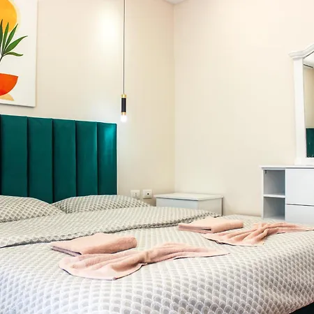 Botanical Breeze Apartment