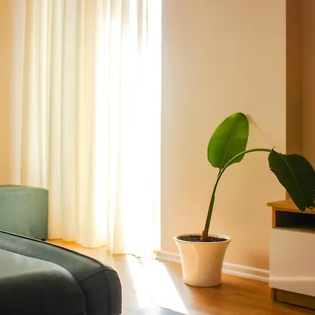 Botanical Breeze Apartment
