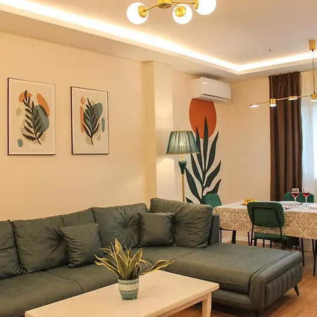 Botanical Breeze Apartment